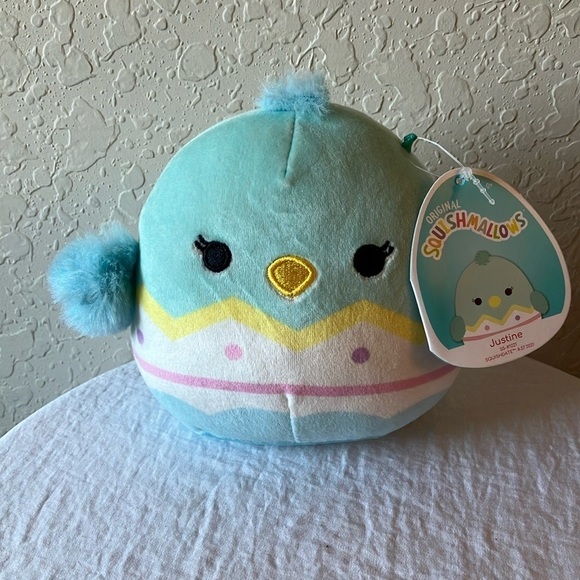 Squishmallows Other - Squishmallows: 2022 “Justine” Chick in Blur Egg- 5”